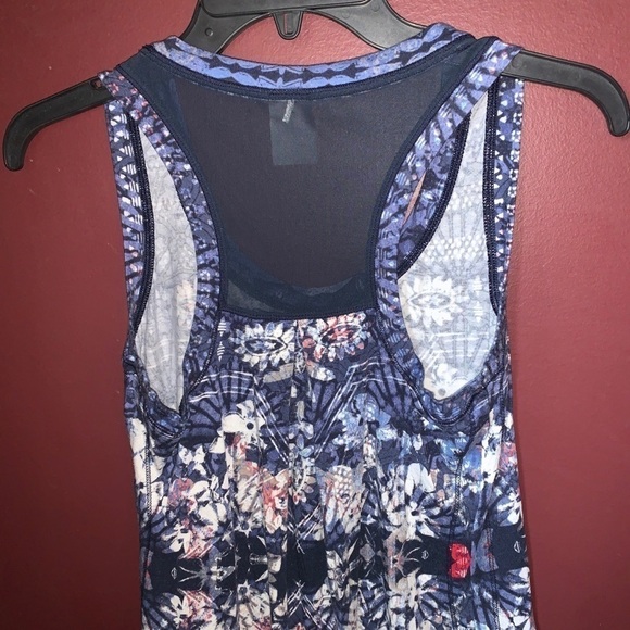 Calia Carrie Underwood Floral Tank | Small - Picture 3 of 4